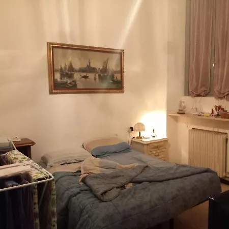 Δωμάτια σε οικογενειακή κατοικία Nana Σαρόνο